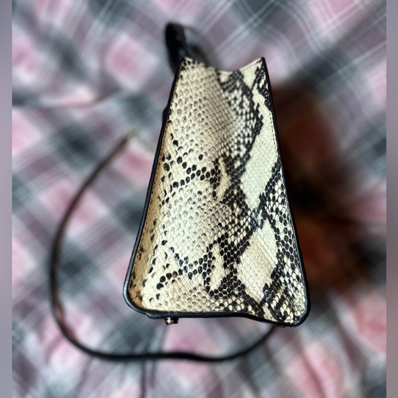 Kate Spade snake print small crossbody. EUC. - Picture 7 of 7